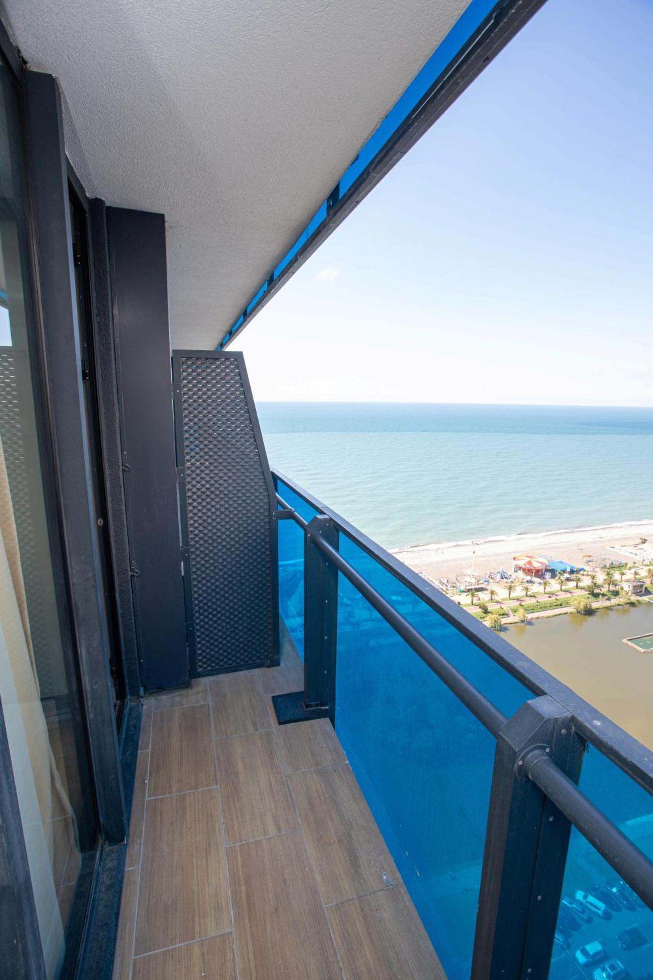 Luxsor & Gorgeous Sea Vlews Apartamento Batumi Exterior foto