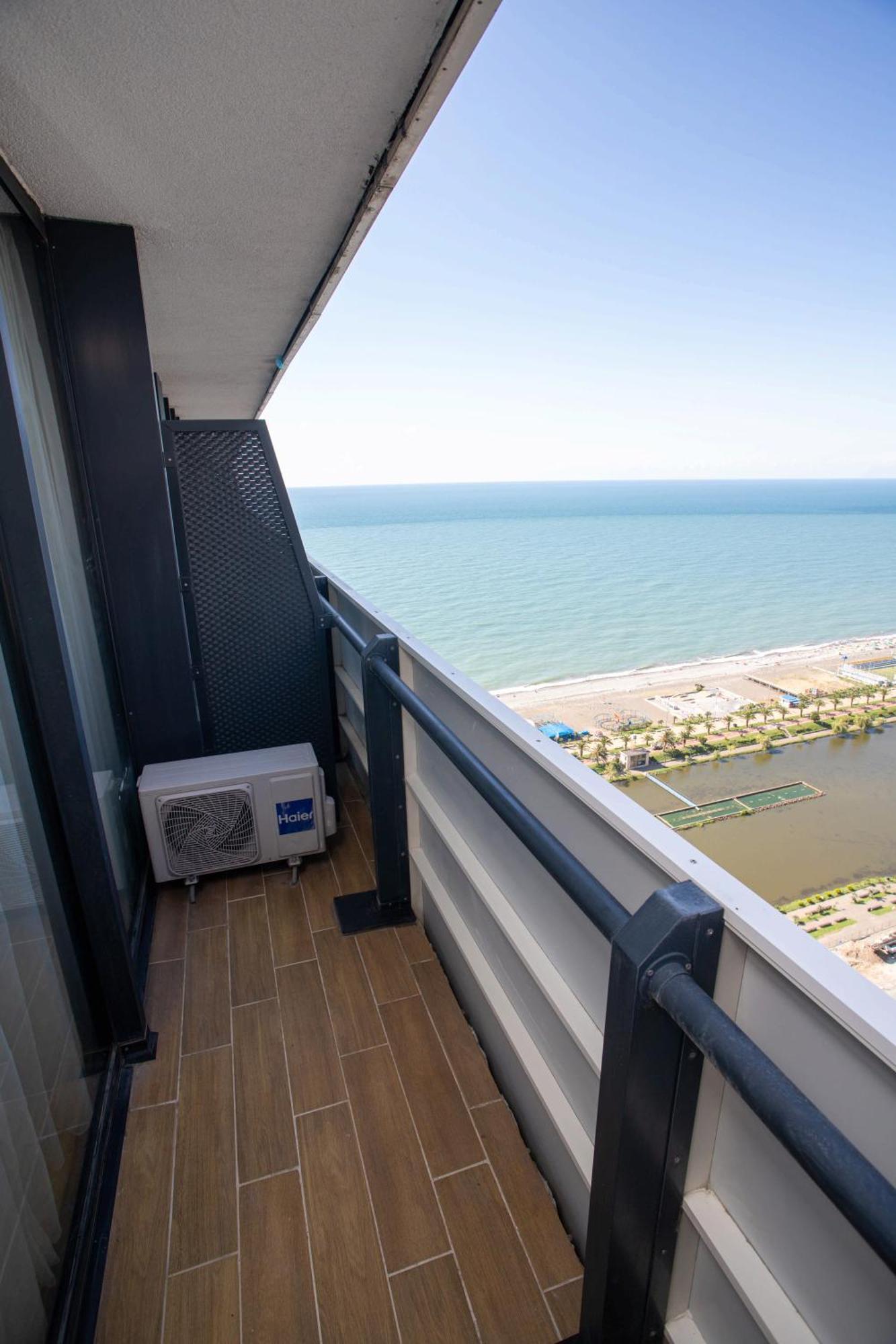 Luxsor & Gorgeous Sea Vlews Apartamento Batumi Exterior foto