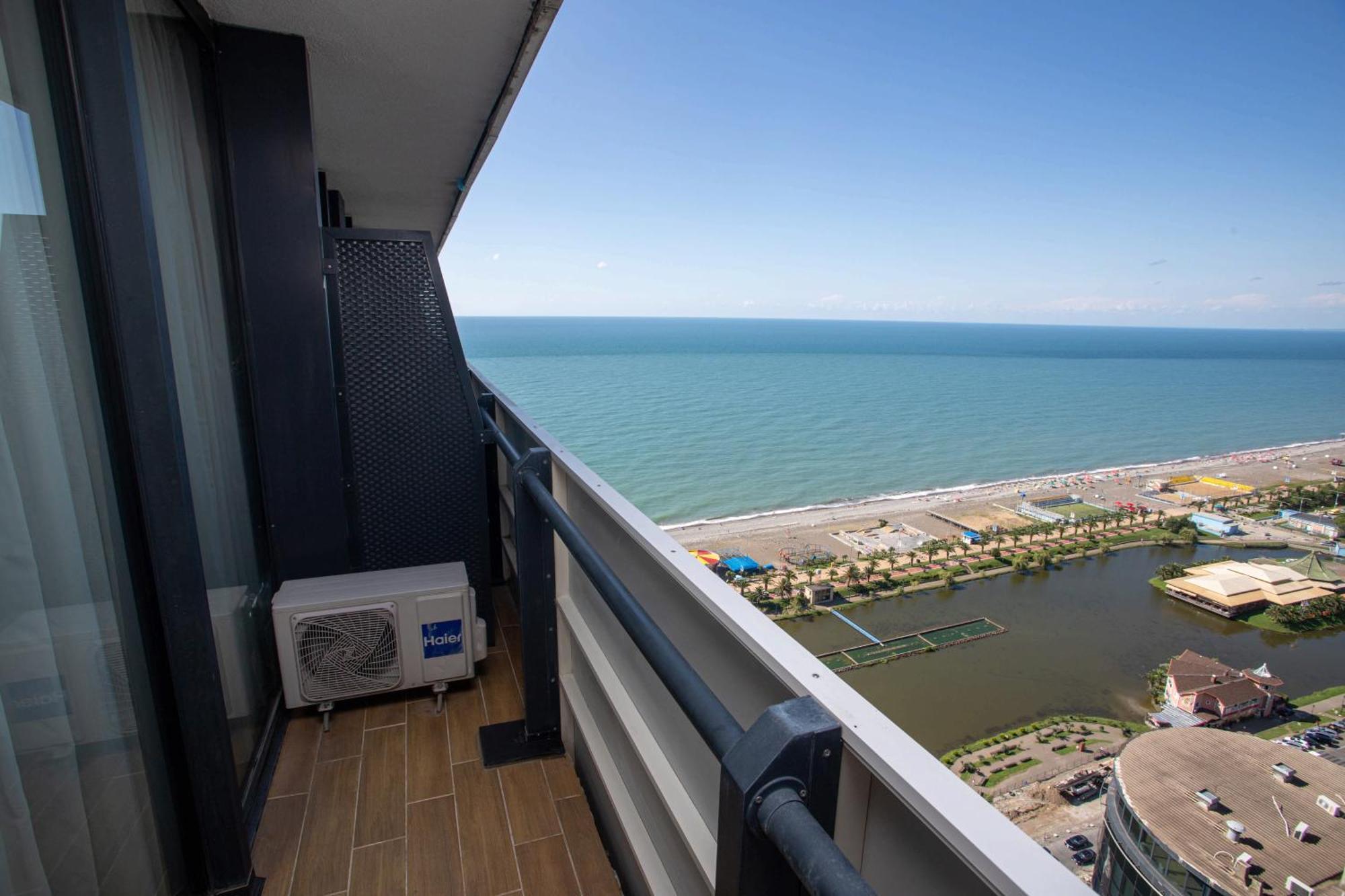Luxsor & Gorgeous Sea Vlews Apartamento Batumi Exterior foto